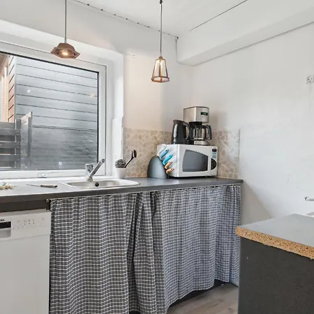 Beautiful In With Kitchen Feriehus